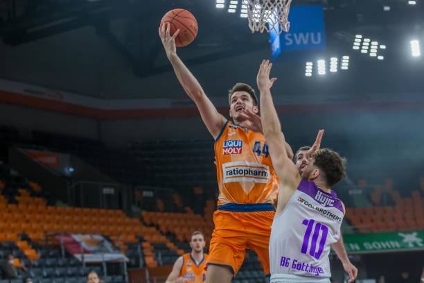 尤其是在球 尤其是在球